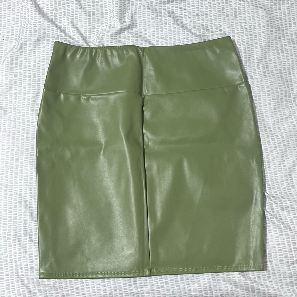 Wearever faux leather green skirt size large new